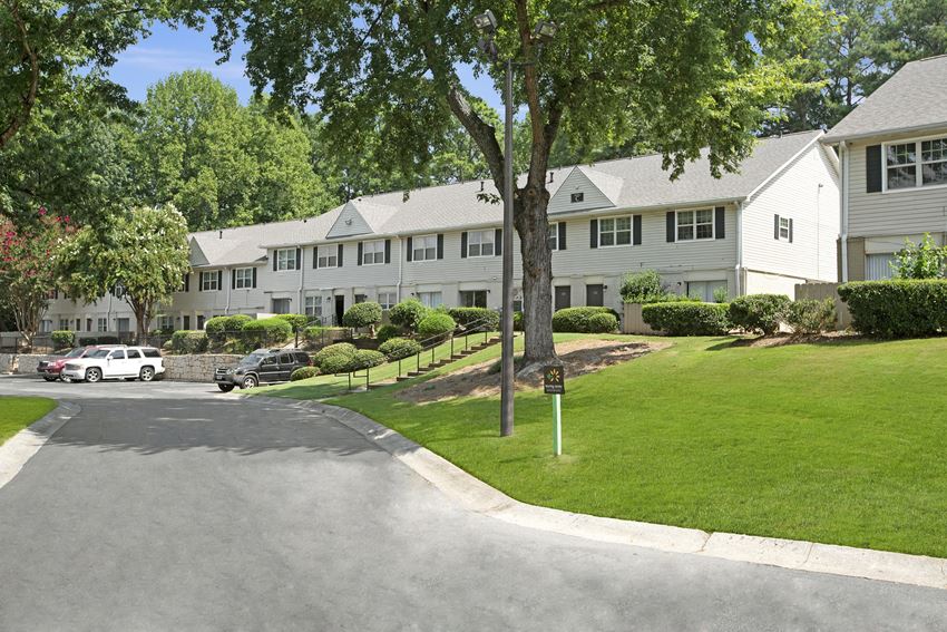 Dunwoody Glen Apartments, 6750 Peachtree Industrial Boulevard, Atlanta